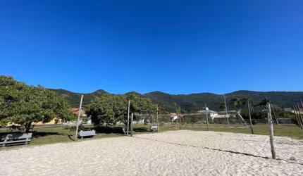 Terreno de 360m² no bairro Pântano Do Sul