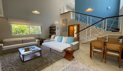 Casa Residencial de 4 dorms no bairro Lagoa Da Conceição
