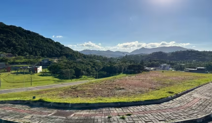 Terreno de 1596m² no bairro Rio do Meio