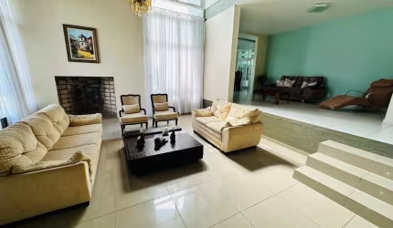 Casa Residencial de 279m² com 5 Quartos em Coqueiros