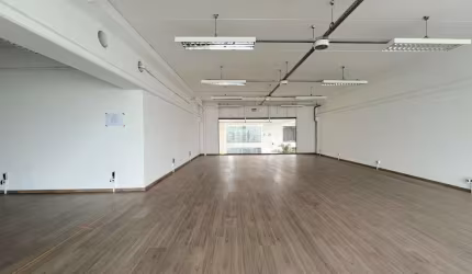 Loja de 227.09m² no bairro Saco Grande