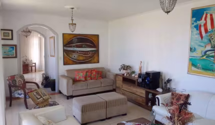 Casa Residencial de 4 dorms no bairro Saco Dos Limões