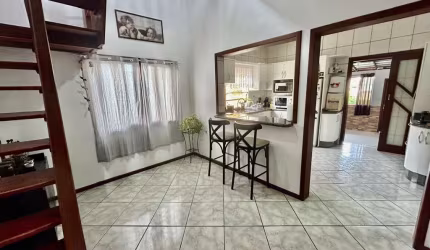 Casa Residencial de 3 dorms no bairro Barreiros