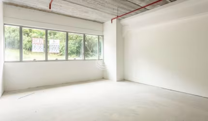 Sala Comercial de 39.77m² no bairro Saco Grande
