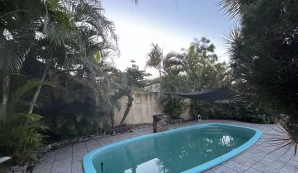 Casa Residencial de 7 dorms no bairro Praia Comprida