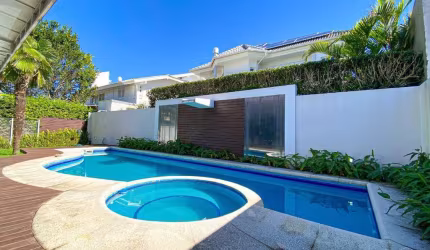 Casa Residencial de 5 quartos no bairro Jurerê Internacional.