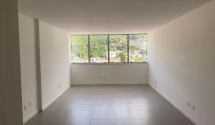 Sala Comercial de 38.35m² no bairro Saco Dos Limões