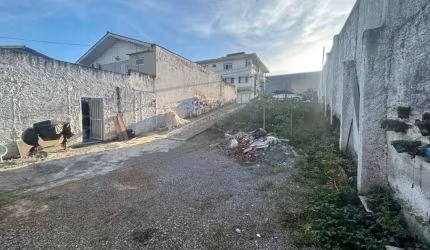 Terreno de 300m² no bairro Barreiros