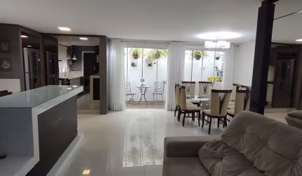 CASA RESIDENCIAL COM VIABILIDADE COMERCIAL