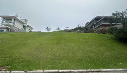 Terreno de 720.03m² no bairro Trindade