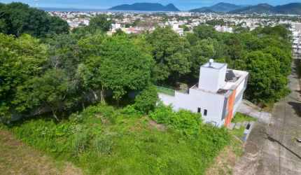 Terreno de 455.83m² no bairro Campeche!