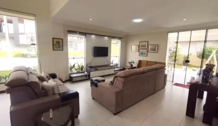 Casa Residencial de 4 dorms no bairro Ingleses Do Rio Vermelho
