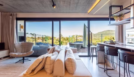 Casa Alto Padrão de 3 suítes na Lagoa da Conceição