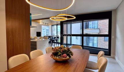 Apartamento com 3 suítes em Jurerê