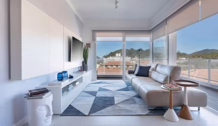 Apartamento de 2 quartos com 123 m², no Morro das Pedras, em condomínio frente ao mar.