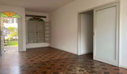 Casa Residencial Com 03 Dormitórios!