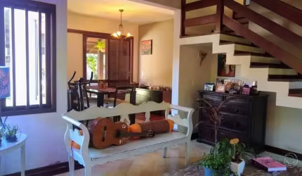 Casa com 3 dorms no bairro Itacorubi