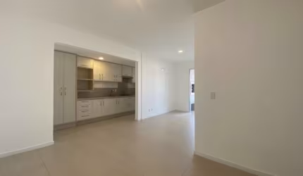 Belo Apartamento Com 03 Dormitórios No Bairro Campeche!