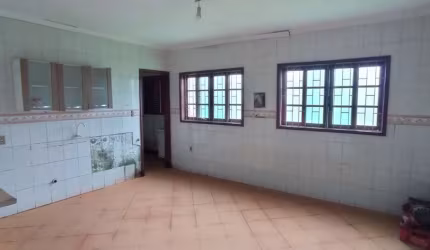 Casa Com 03 Dormitórios e 02 Suítes!