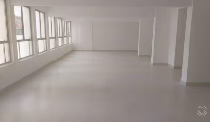 Sala comercial de 211m² no Centro de Florianópolis.
