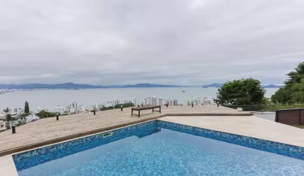 Casa Residencial de 440,00m², 5 quartos e Vista Privilegiada no Centro