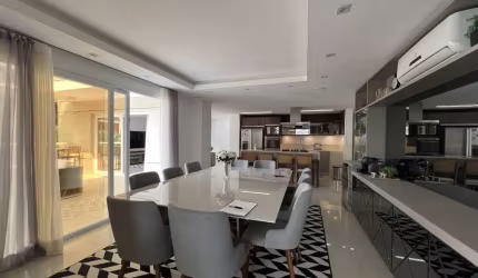 Casa alto padrão, 4 dormitórios no bairro Itacorubi.