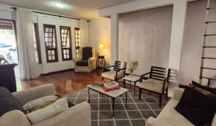 Excelente casa com 4 dorms  no bairro Agronômica