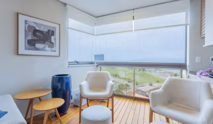 Apartamento com vista mar e 3 quartos no Estreito