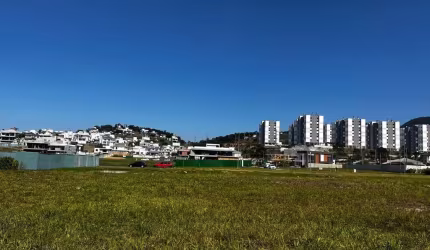 Terreno com 313,02 m² de área total na Pedra Branca