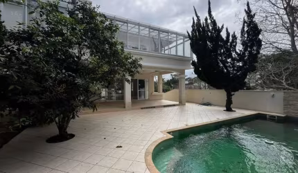 Casa alto padrão, com 4 suítes em Jurerê Internacional.