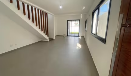 Excelente casa com 3 dormitórios no bairro Açores