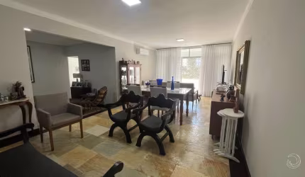 Apartamento com 3 quartos sendo 2 suítes no Centro de Florianópolis