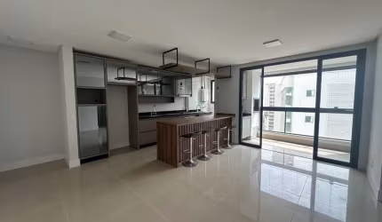 Apartamento de 2 suítes no bairro Agronômica
