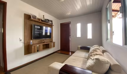 Ótima casa residencial com 3 quartos no bairro Carianos