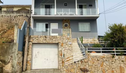 Casa residencial com 200m² e 2 kitnets no Centro de Florianópolis