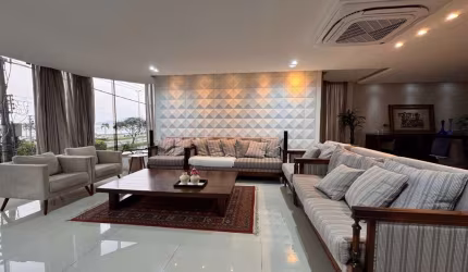 Apartamento com 473,83 m² e 4 quartos sendo 2 suítes no Centro de Florianópolis