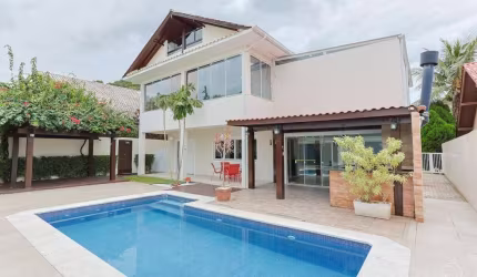 Casa Alto Padrão em Condomínio fechado com 5 quartos no Sambaqui