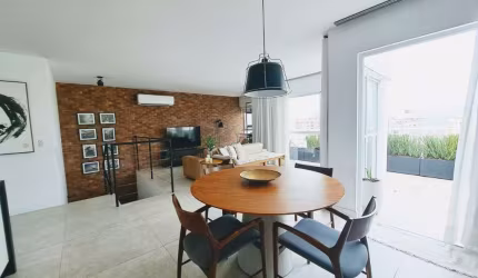 Cobertura duplex com 3 suítes na Agronômica