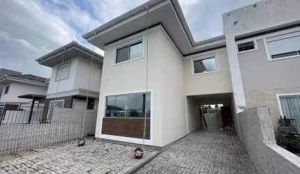 Excelente casa residencial com 3 quarto localizada no Ribeirão da Ilha