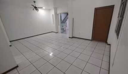 Casa com 5 quartos e com elevador, no bairro Estreito - Florianópolis SC