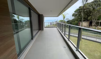 Apartamento com 3 suítes em Cacupé