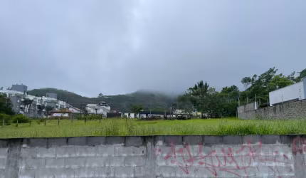 Excelente terreno no bairro Campeche com 450m