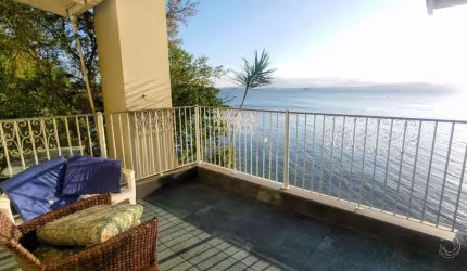 Casa com vista mar e 3 suítes em Cacupé