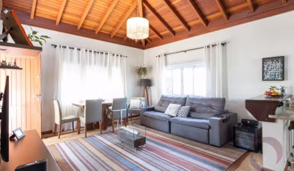 Casa Residencial de 3 dorms no bairro Morro Das Pedras