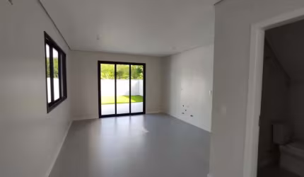 Casa Residencial de 3 dorms no bairro Canasvieiras