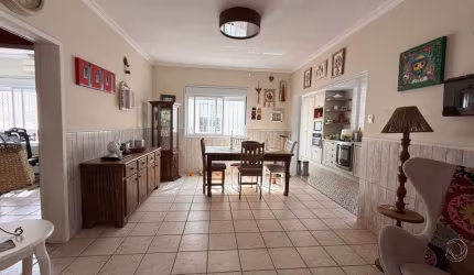 Casa residencial com 3 quartos em Sambaqui