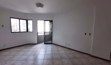 Apartamento 3 quartos sendo 1 suíte no Centro
