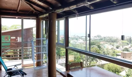 Casa com 2 quartos na Armação do Pântano do Sul