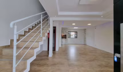Casa com 3 quartos e 112,02m² priv