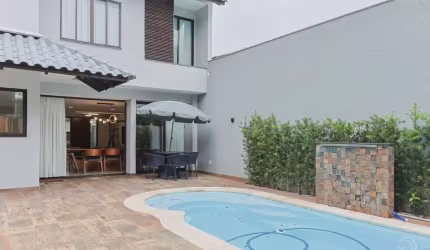Casa com 4 suítes em Balneário, Florianópolis